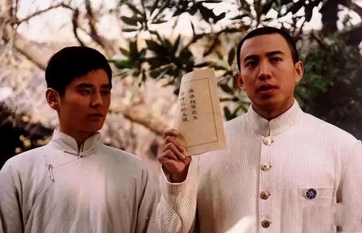 回顾谷智鑫:34岁拍戏坠马瘫痪,女友照顾他8年,未办婚礼成遗憾