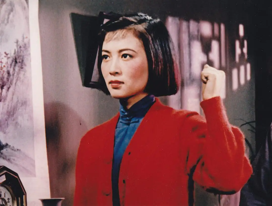 回顾著名演员谢芳:和丈夫相守65年,如今三代同堂晚年幸福