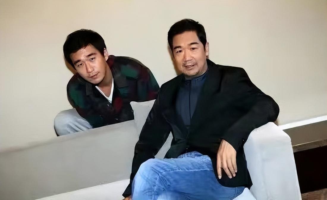 童瑶于1985年在云南昆明出生.