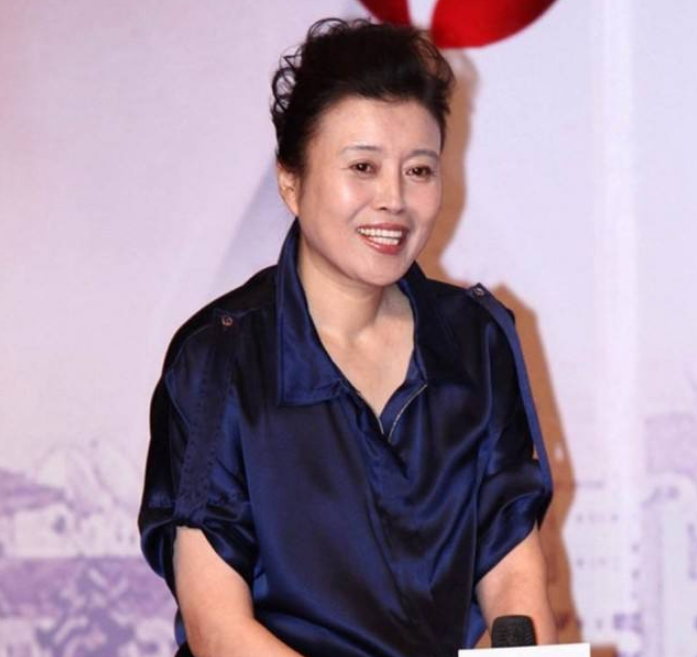 回顾丁嘉丽:亲情爱情都有泪,此生最对不起女儿,倾尽一生弥补