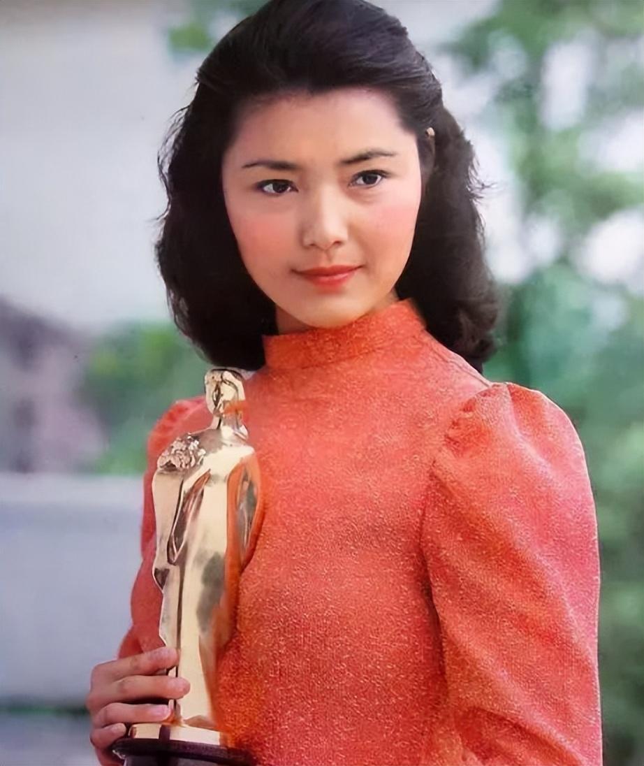 姜黎黎:三十岁主持春晚,患癌后被老公宠上天,一家三口生活美满