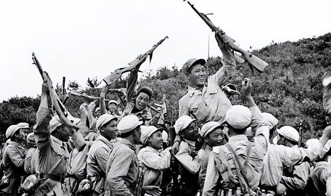 在艰难的抗美援朝战争中,王占山的英勇事迹备受肯定.