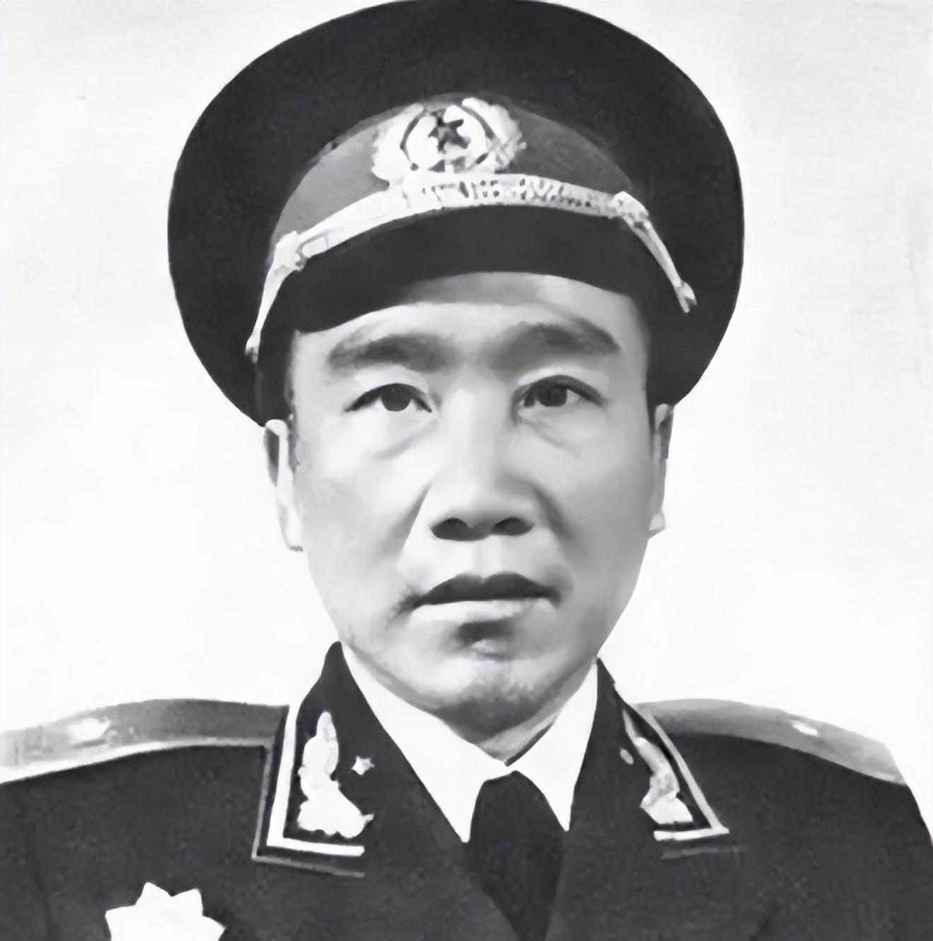 55年授衔大会前,一开国将军嫌军衔太低,怒撕肩章后结局如何?