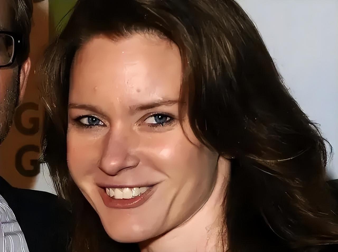 嫁给家暴男还能逆袭的人生,梅耶是女性榜样