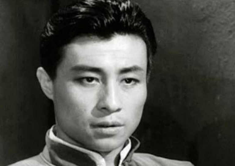 回顾"一代男神"王心刚:高龄92岁与病妻白头偕老,儿女飞黄腾达