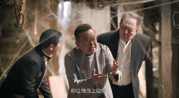 但这就有个问题,纪晓岚里是两个大学士 一个乾隆帝,这故事好展开.