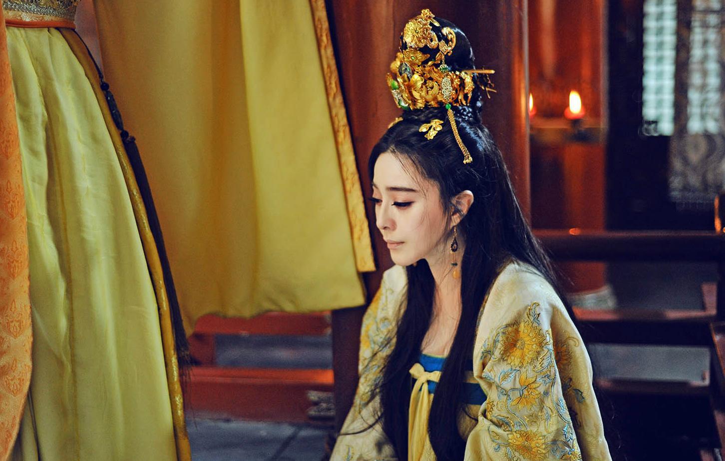 武则天在14岁的时候便入宫,成为了太宗的才人,当时她还被封号为"武媚"