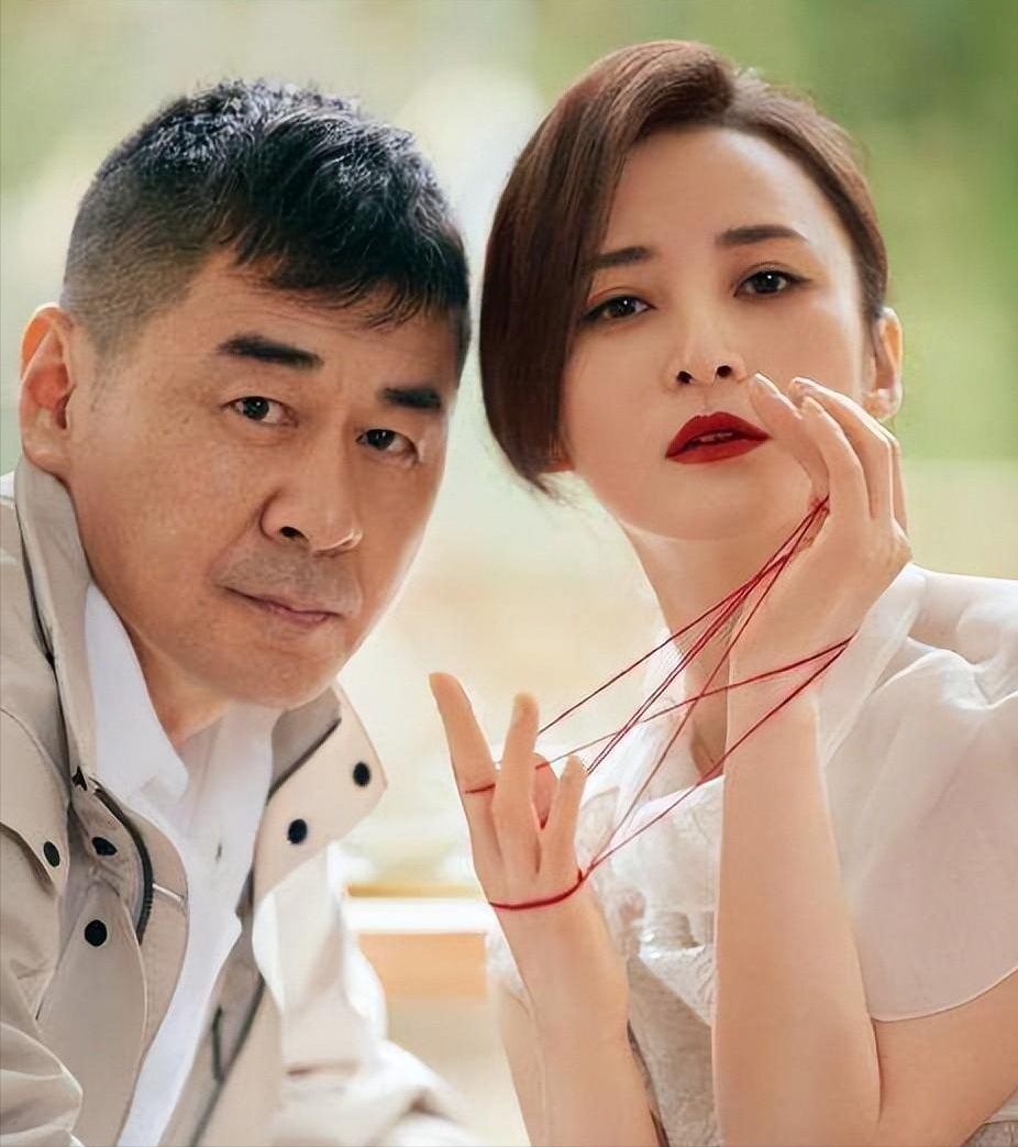 陈建斌与吴越分手多年,他迎娶娇妻活成"皇上",她单身至今!