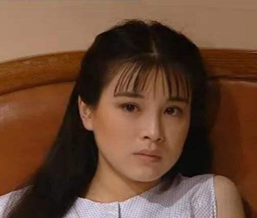 越疏远,现在有了这个孩子,一定可以缓和两人的关系,她内心这么一想