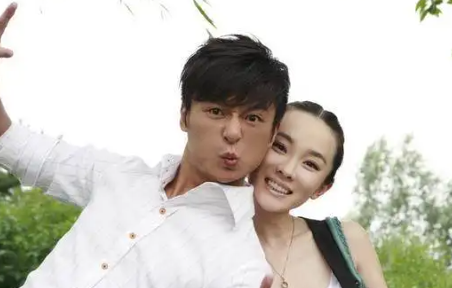 回顾朱雨辰:女友一个比一个漂亮,43岁无人嫁,他母亲认不清现实