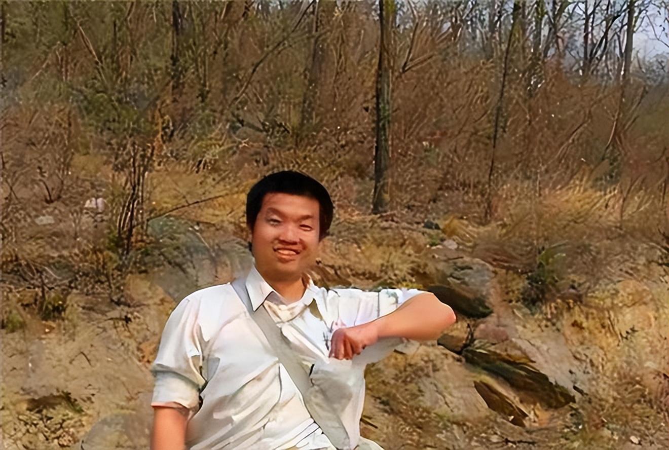 2008年杨佳案:因为一辆自行车,持刀怒闯警局杀害六名警员