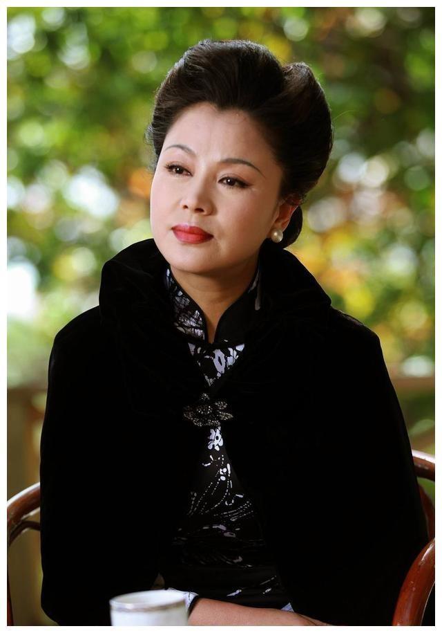 回顾女星于小慧:两段感情遍体鳞伤,56岁仍单身是儿子最大的牵挂