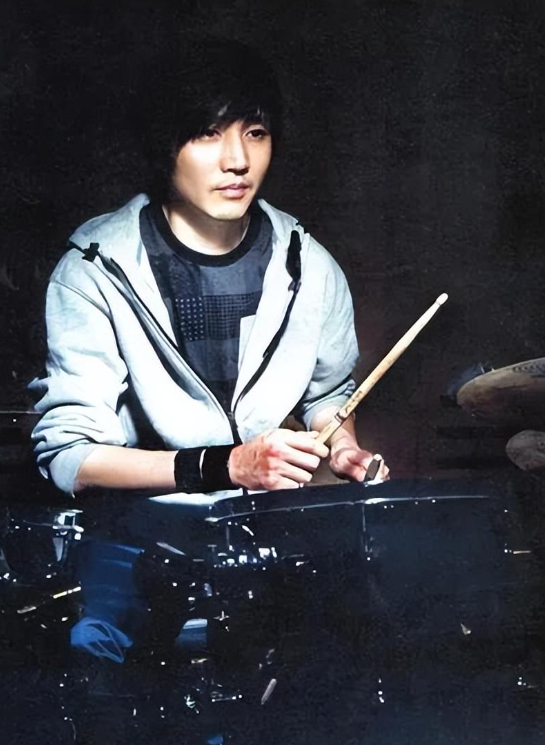 高圆圆曾对他一见钟情,瞿颖和他纠缠11年,张亚东到底有什么魅力