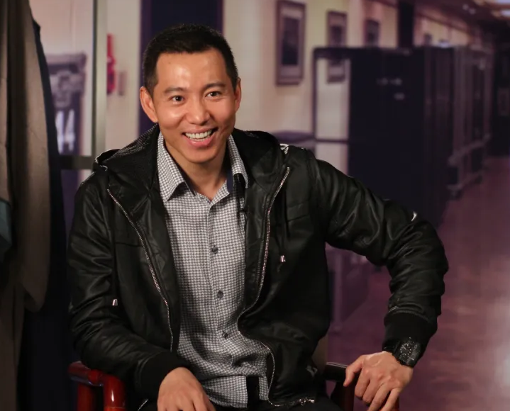 回顾谷智鑫:34岁拍戏坠马瘫痪,女友照顾他8年,未办婚礼成遗憾