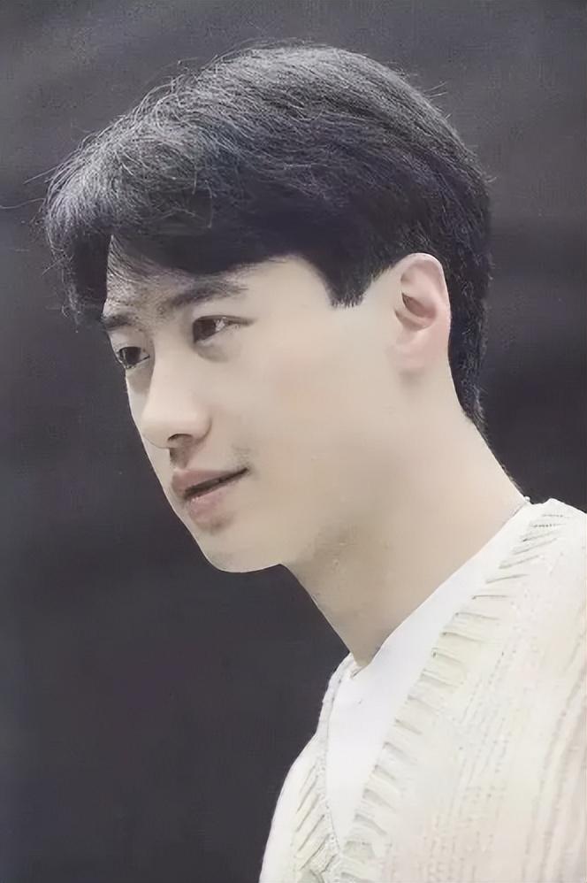 黎明头痛欲裂,哪里顾得上剧组和公司的利益,在没得到批准的情况下直接