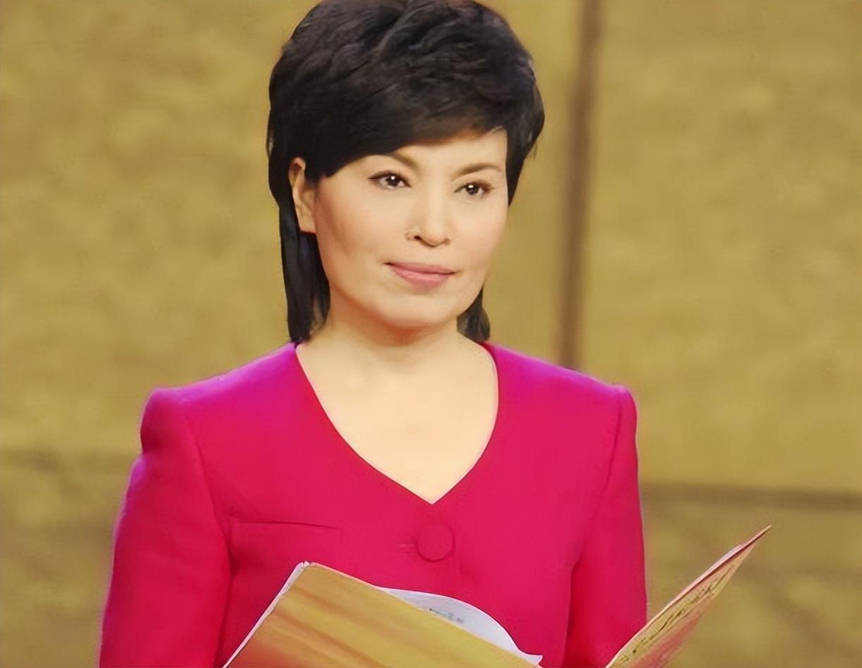 回顾央视国脸李瑞英:工作28年0失误,听闻儿子跳楼后,坚守岗位