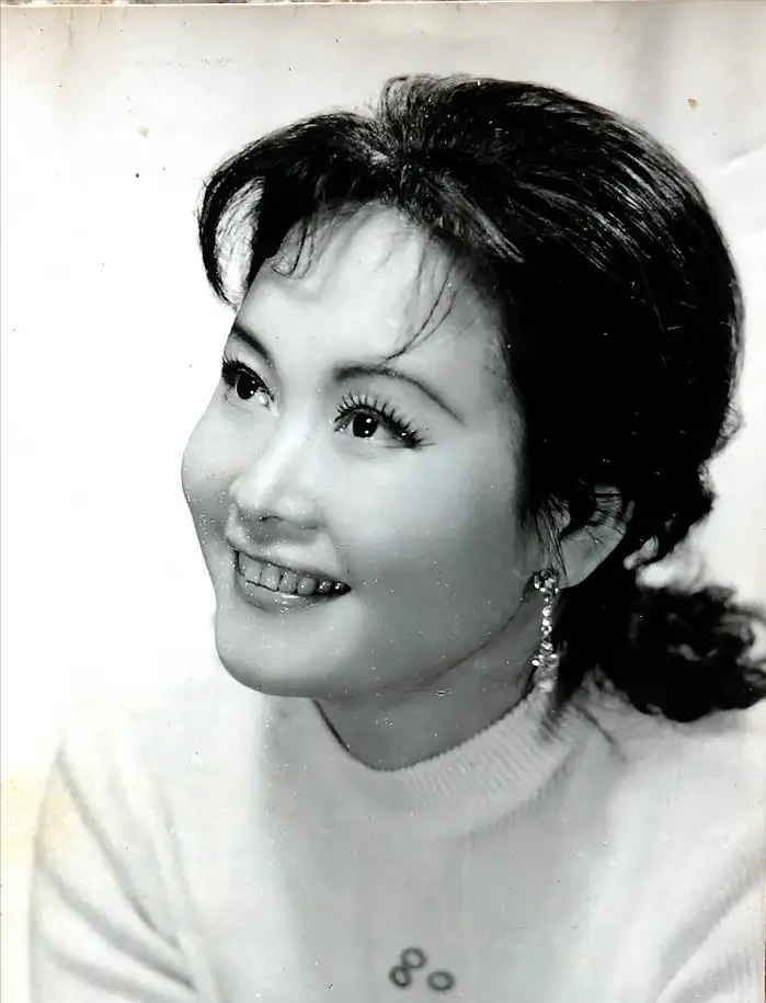 回顾李谷一:风光背后对女儿有愧疚,二婚丈夫离世后,女儿成依靠