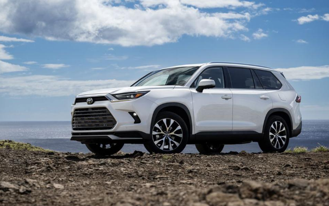 俗称"超级汉兰达"!搭2.4t混动,配四驱,尺寸媲美大众途昂!