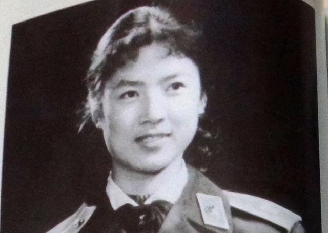 林豆豆现身丈夫葬礼,挽联和父亲有关,四野后代看完热泪盈眶