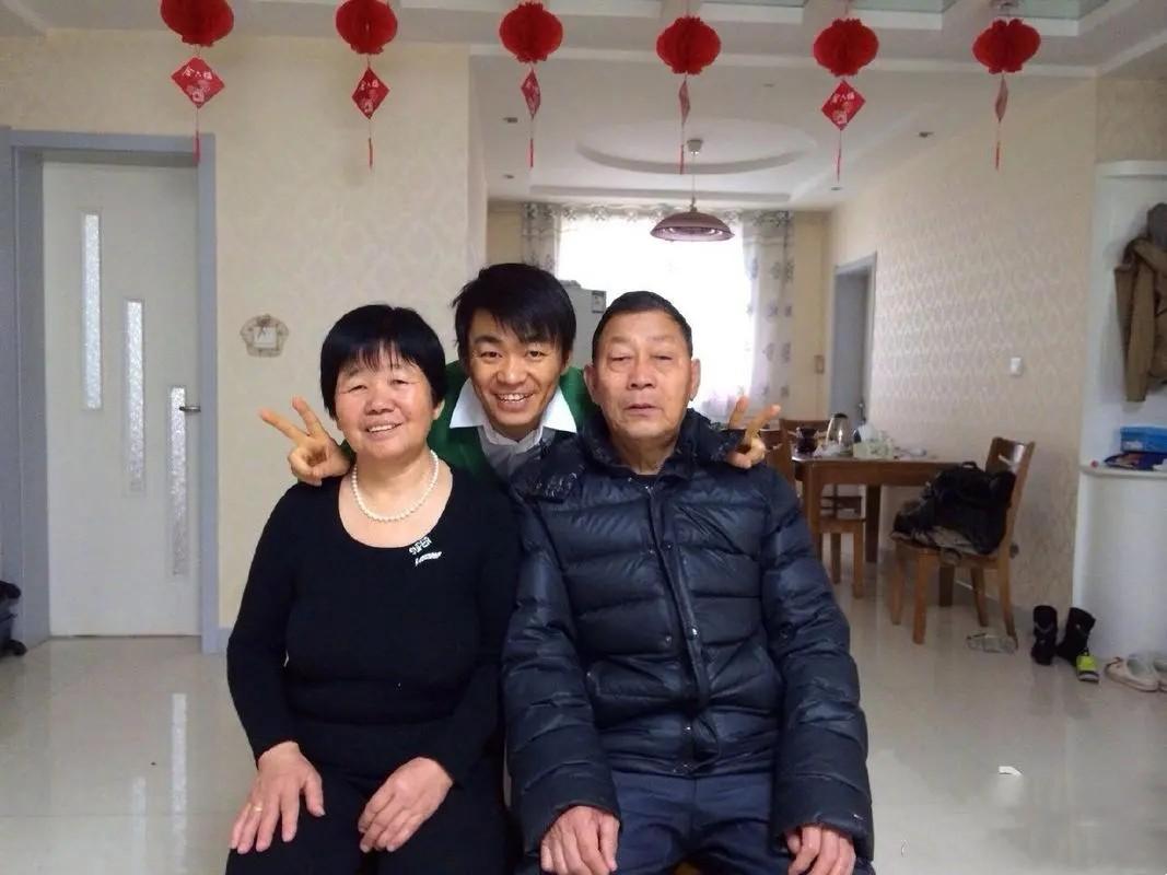 回顾王宝强母亲刘焕,为儿子的婚姻操心,因病离世让王宝强愧疚