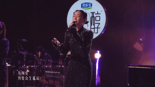 有学者指出,国内的流行乐歌手在大方向上接受了民族声乐字正腔圆,在