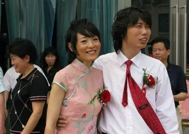 回顾歌手陈琳:23岁爆红,39岁从9楼一跃而下,成母亲余生之痛