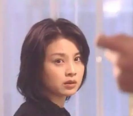 越疏远,现在有了这个孩子,一定可以缓和两人的关系,她内心这么一想