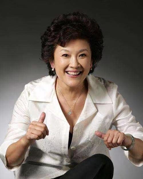 回顾演员宋春丽:27岁嫁教授,演了一辈子母亲,为拍戏终生未育