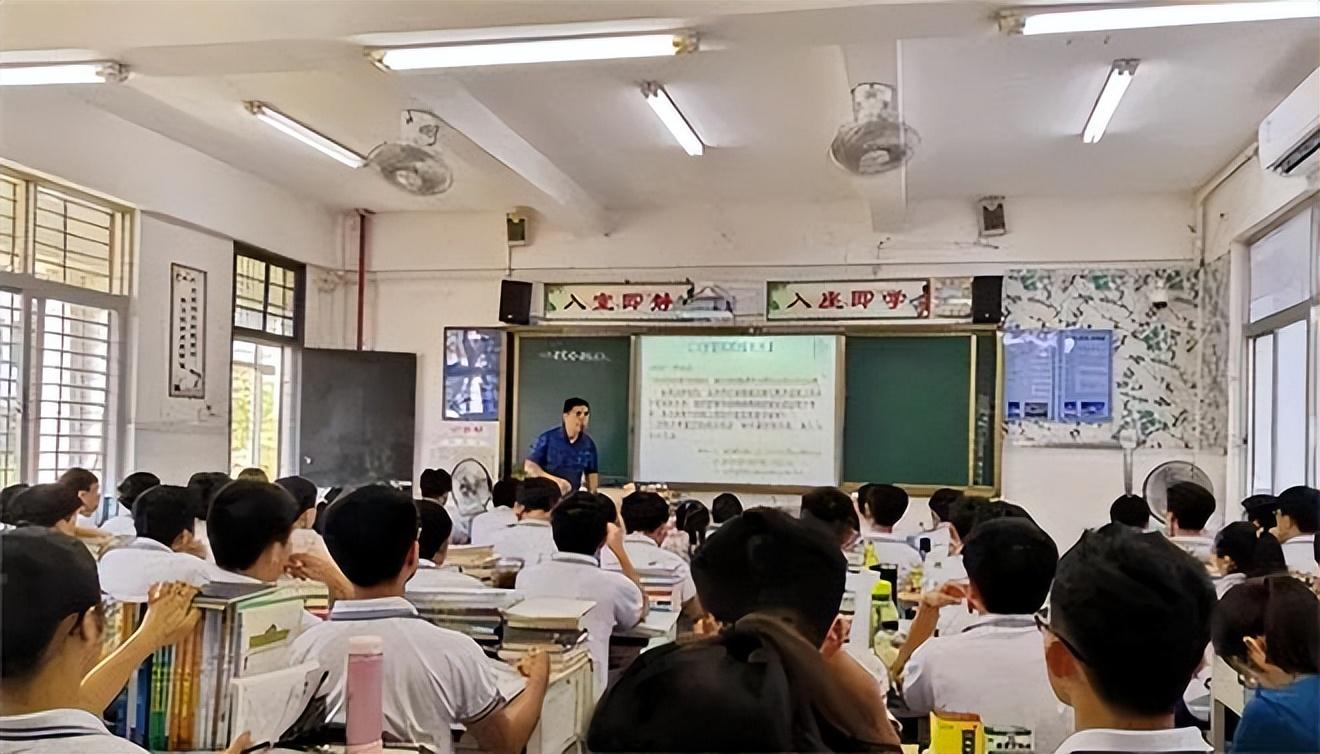 如果说小学阶段林嘉文对历史的学习是停留在兴趣爱好阶段,那进入中学