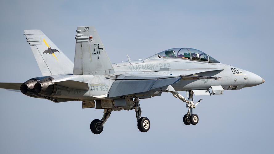 国产小黄蜂舰载机亮相,适配076舰指日可待,技术超越西方三代机