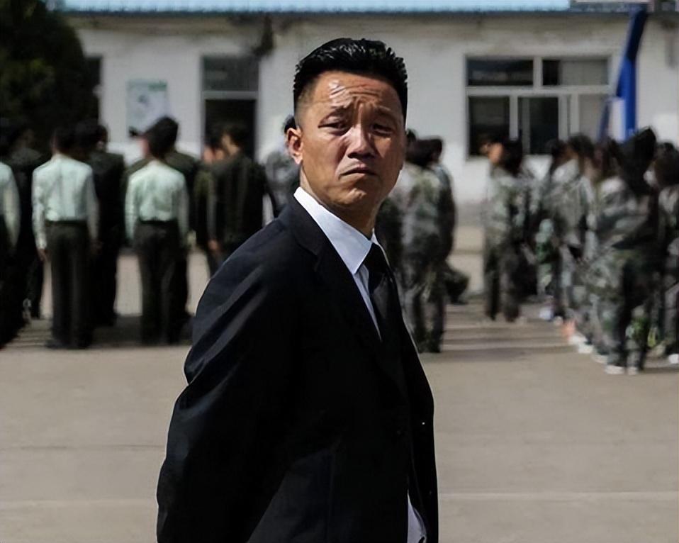 回顾:轰动全国的"北大保安高考第一人"张俊成,如今成职校校长