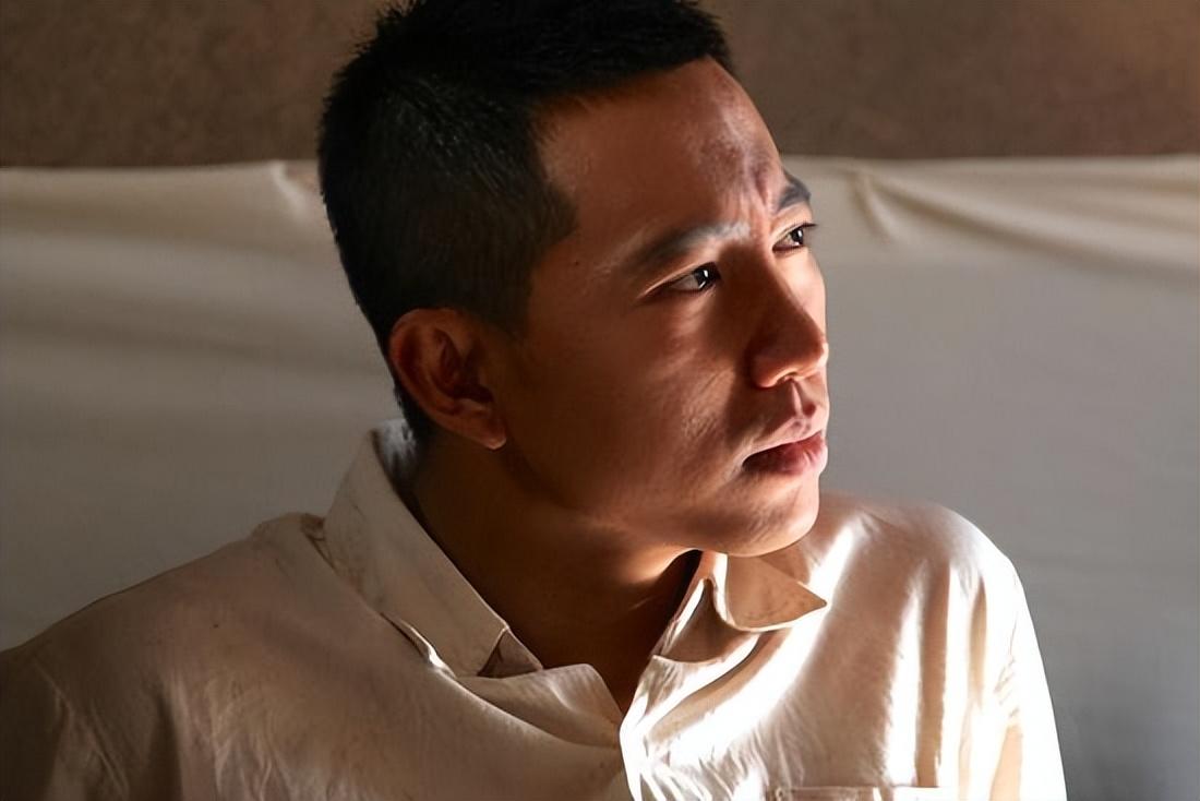 谷智鑫:34岁拍戏坠马瘫痪,女友照顾他8年,未办婚礼成遗憾