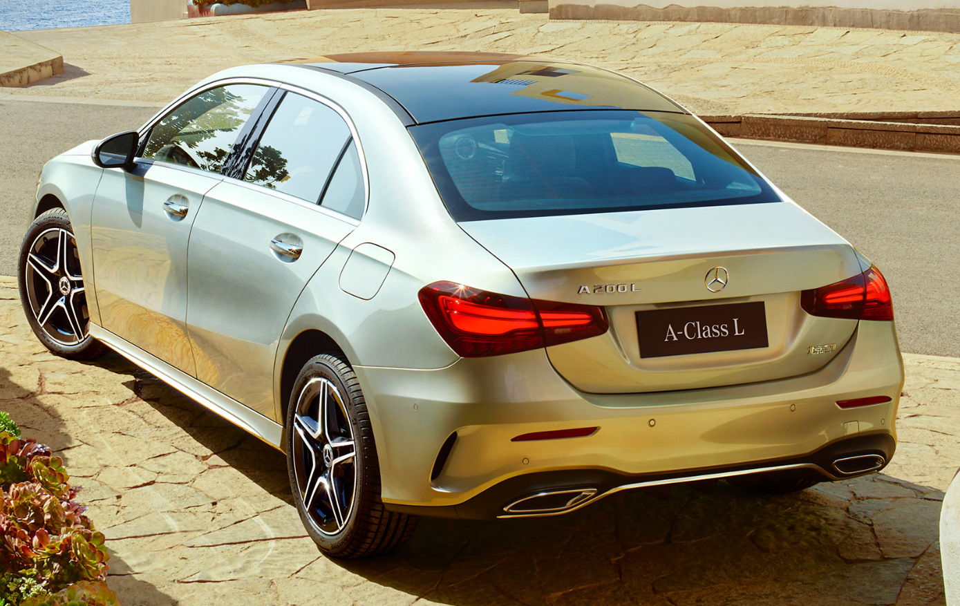 只要15万,关键是刚上市,奔驰a级值得入手吗?