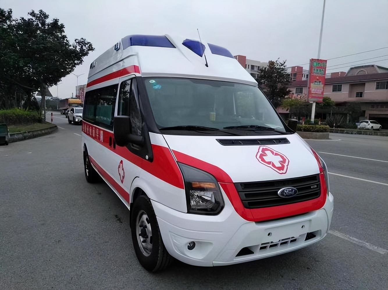 回顾:警车和救护车都免费,为何救护车收高额费用?收费标准是什么?