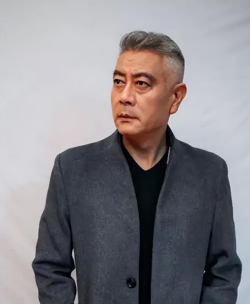 回顾巫刚:离婚19年无儿无女,62岁仍单身,有陈瑾相伴余生不孤单