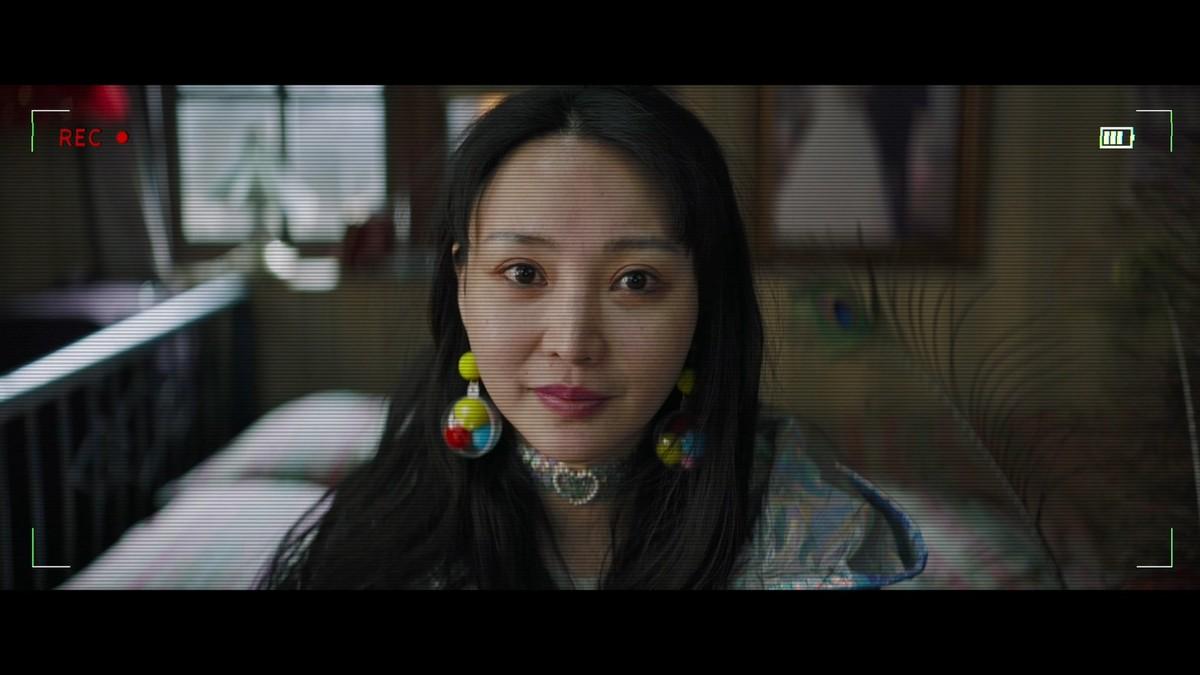 回顾台上是漂亮女神,台下是苦命的女人,性感女神柳岩的双面人生