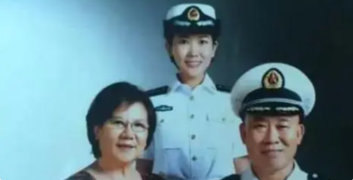 在岳父家里,李安不敢偷懒,抢着帮忙干活,看到岳父岳母恩爱的样子,他