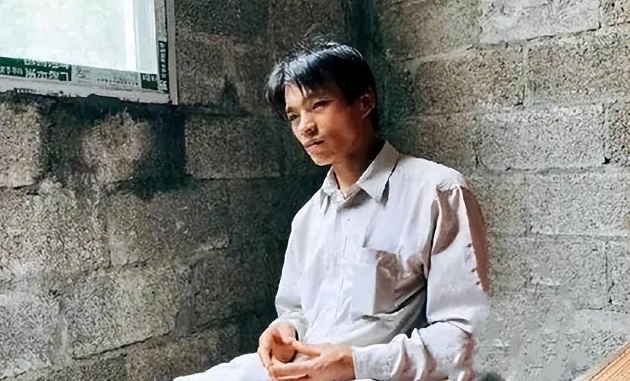 回顾90后夫妻深居山林连生10个娃,2020年每个月领政府低保4000元