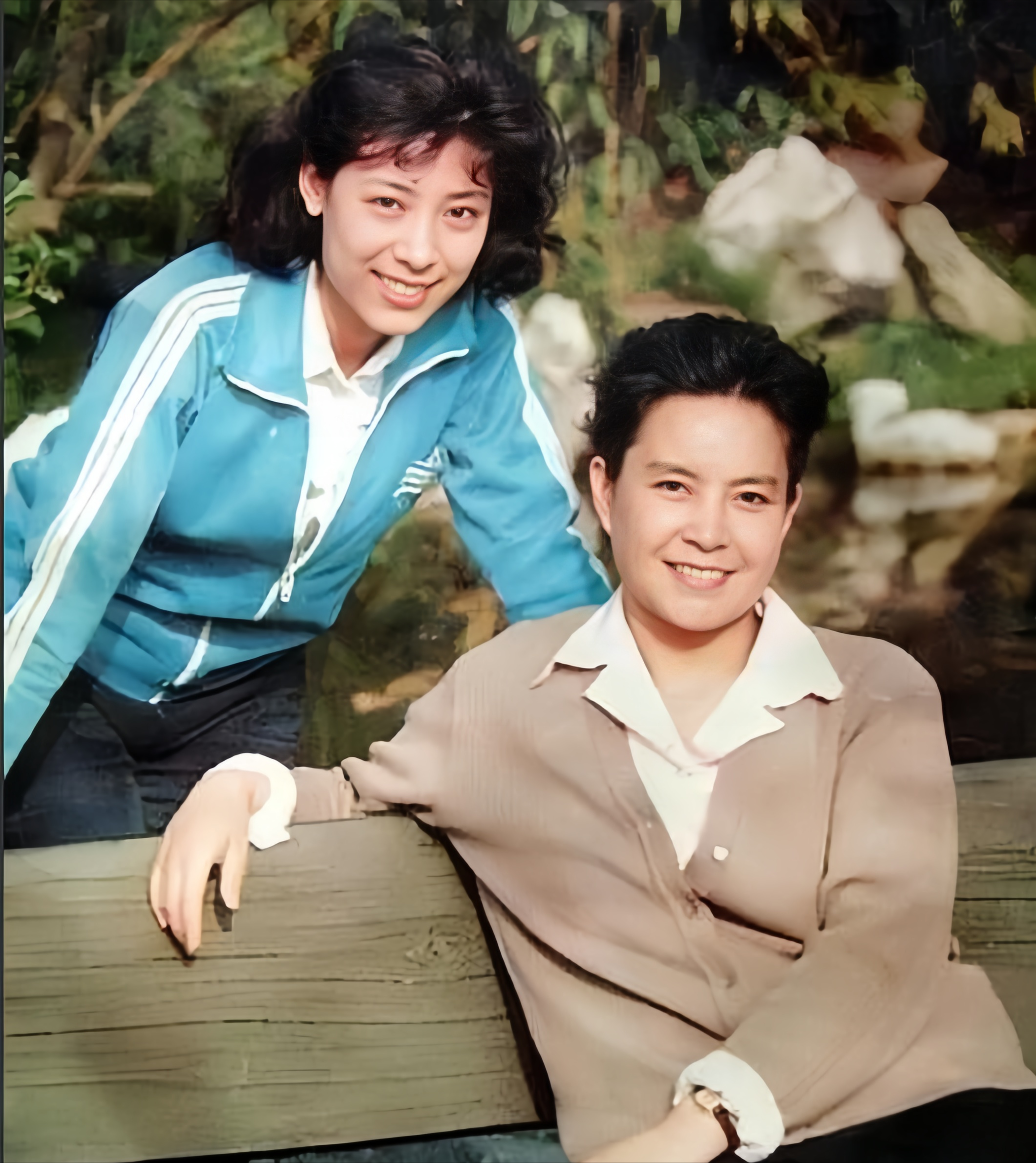 70岁的关牧村皮肤白皙,女人味完全不输莫文蔚,性感又迷人!