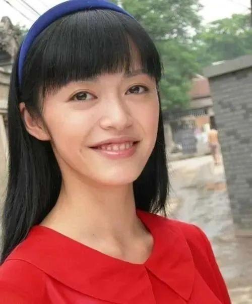 回顾姚晨:再婚嫁普通丈夫,一家4口乐融融,私藏的存折牵出泪水