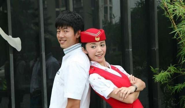 两人恋爱的消息被凌潇肃的母亲得知后,她利用人脉,给未来儿媳妇介绍了