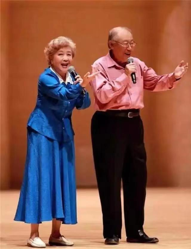 回顾著名演员谢芳:和丈夫相守65年,如今三代同堂晚年幸福