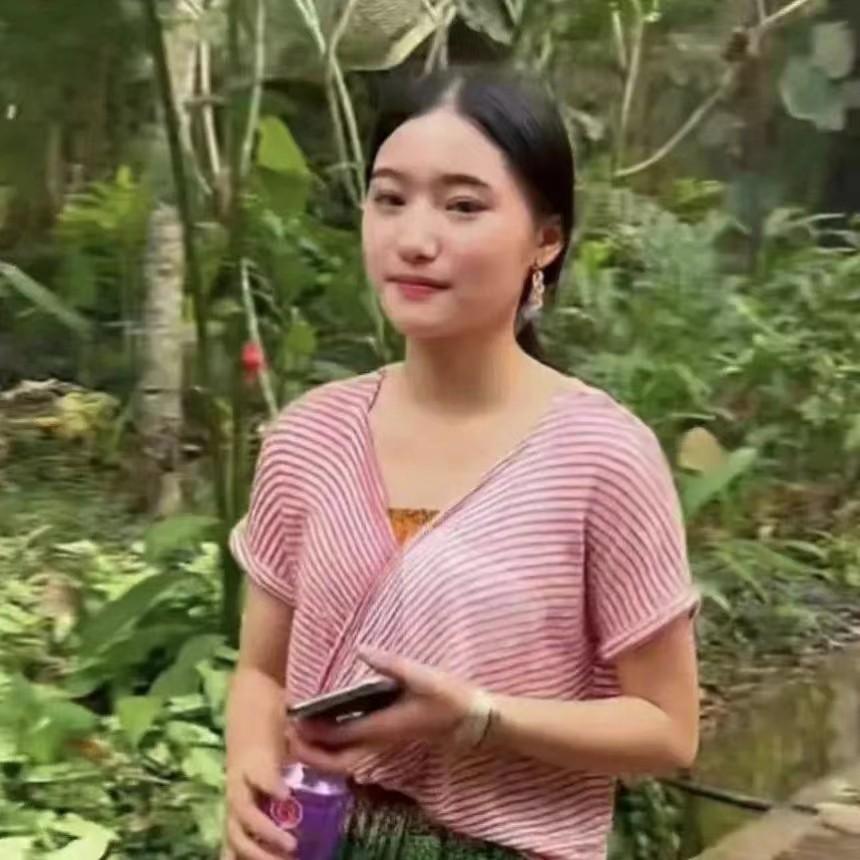 2021年,宁夏7岁小女生因一张笑脸走红,父母为她婉拒100万签约!