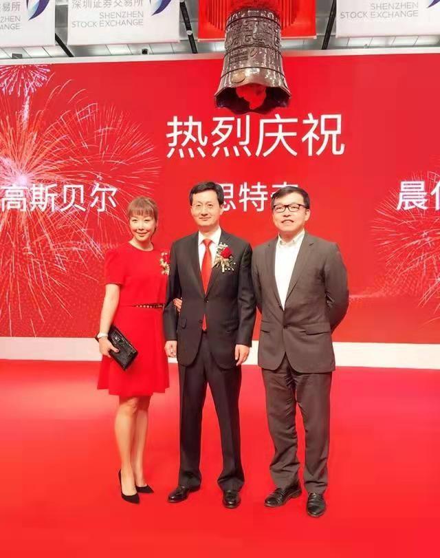 2020年,她成立了工作室,开始制作专辑,为此她还专门为儿子写了一首