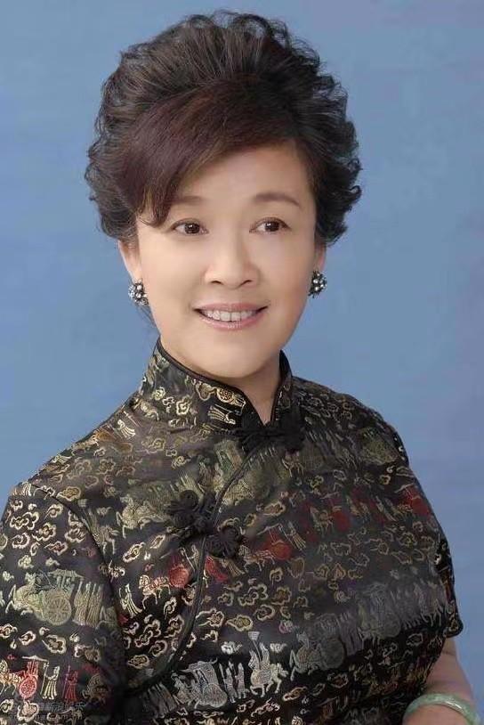 回顾演员宋春丽:27岁嫁教授,演了一辈子母亲,为拍戏终生未育