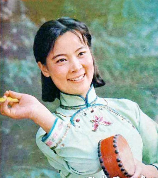 回顾方青卓:与二婚小丈夫提离婚后,儿子一句话刺痛她的心