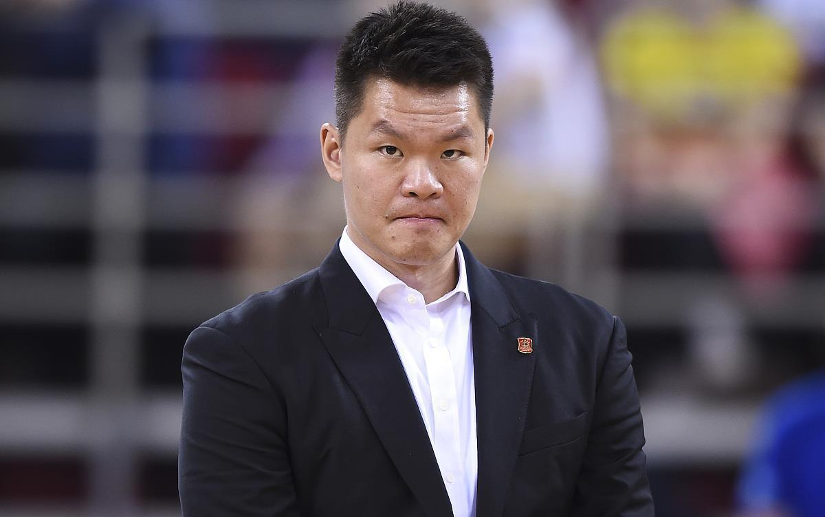 离队第一人出现!朱芳雨摊牌,不会续约2米15中锋,恐告别cba赛场