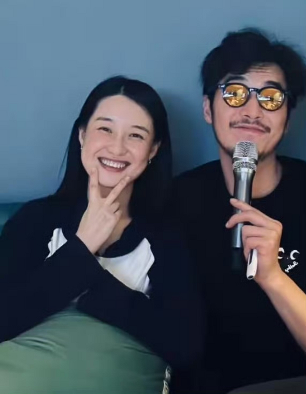 网友偶遇金世佳和老婆骑单车