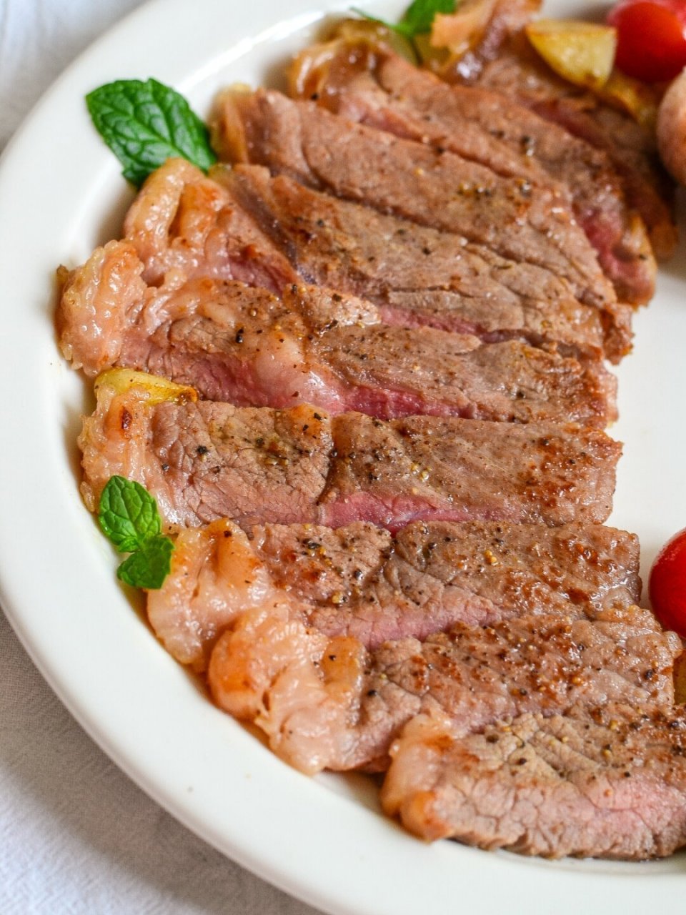 好吃到发抖迷迭香蒜香牛排学我这样做 宝宝们,想要牛排软嫩不老而且上