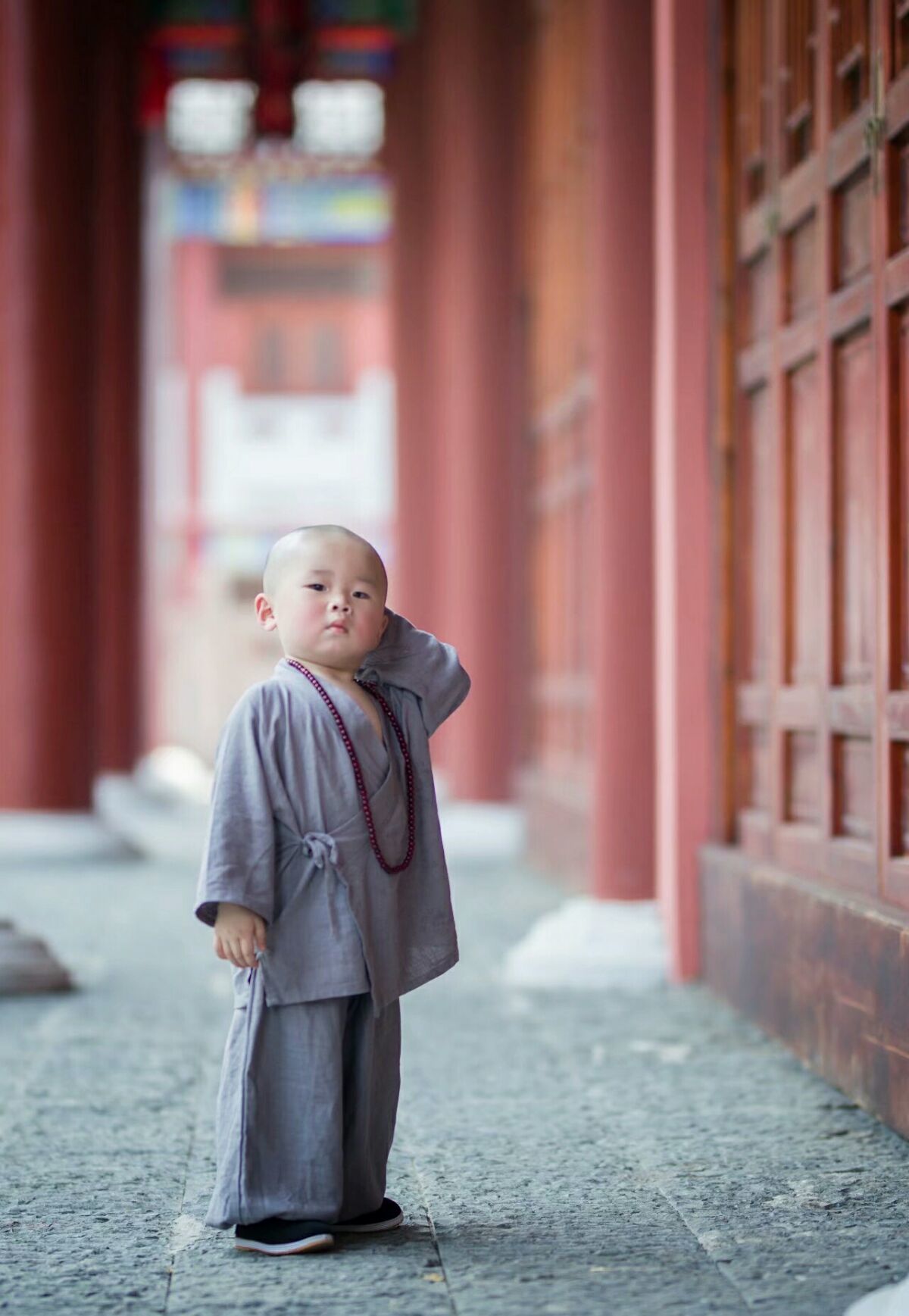 江西高安大愚寺,有个小和尚跟方丈去买甜瓜